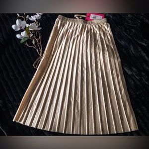 Chelsea & Violet Champagne Pleated Skirt XS